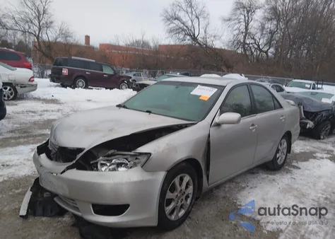 2005 Toyota Camry Xle V6 z USA, uszkodzony, nr VIN 4T1BF30K75U084307